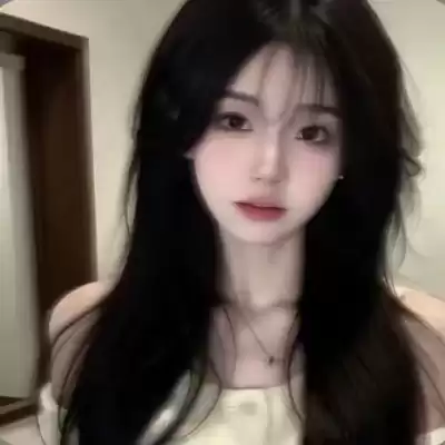 钟由希
